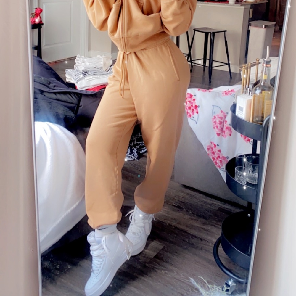 TNA Aritzia Mega Sweatpants
